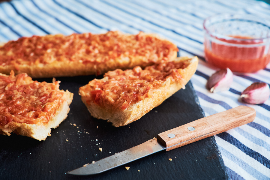 Paté<br/>  Aceite<br/>  Aceite y tomate<br/>  Cachuela