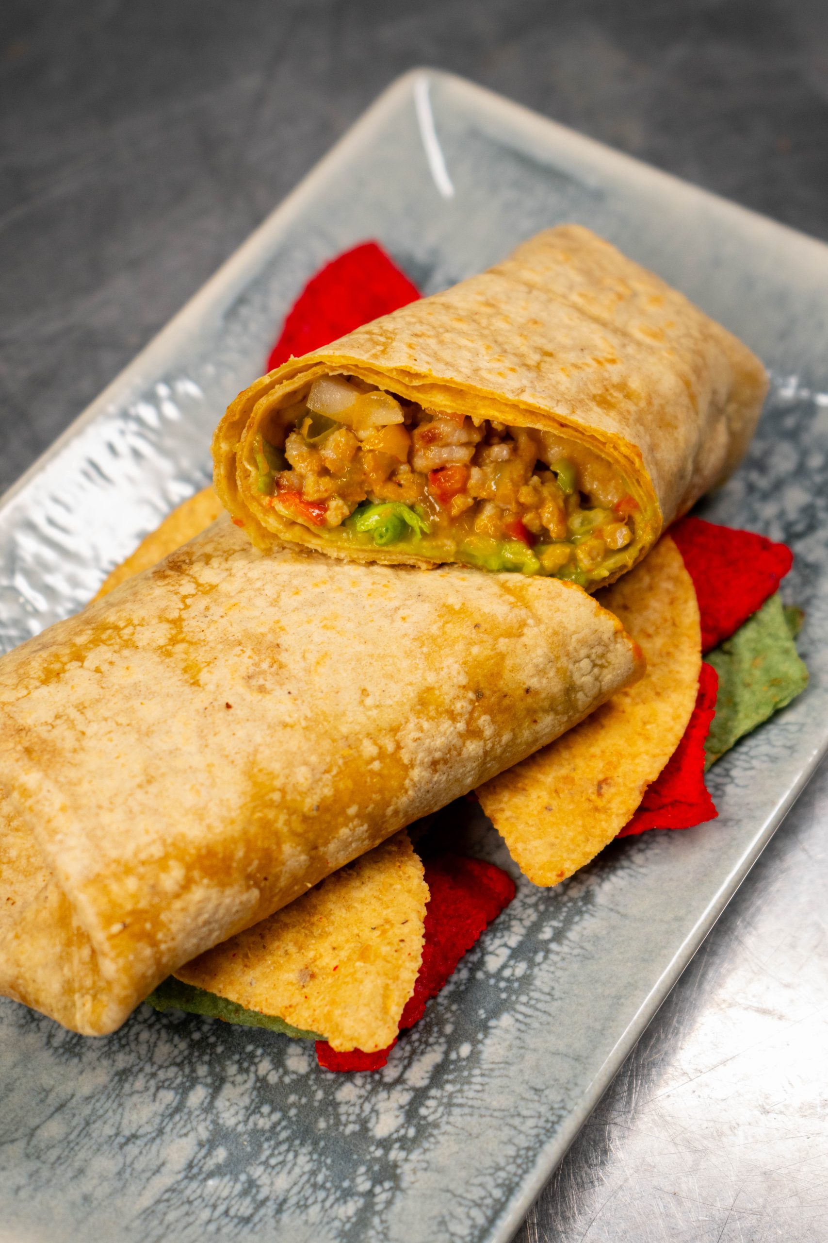 -	Tortilla de Maíz 30cm<br/> -	Guacamole<br/> -	Carne de cerdo al estilo Ex-Mex<br/> -	Pico de gallo<br/> -	Un poco de lima